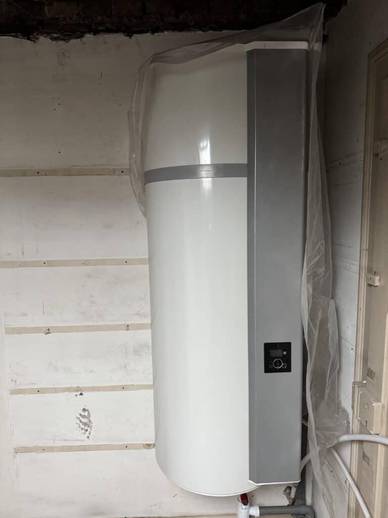 Installation d'un chauffe eau thermodynamique par KALTEA
