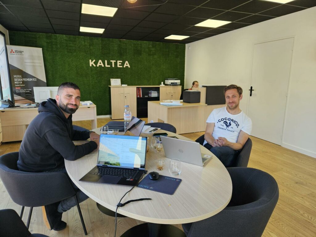 Kévin Torrano, fondateur et Sébastien Duccelliez, franchisé Kaltea Lyon ouest lors de la visite d'accompagnement à Kaltea Lyon ouest