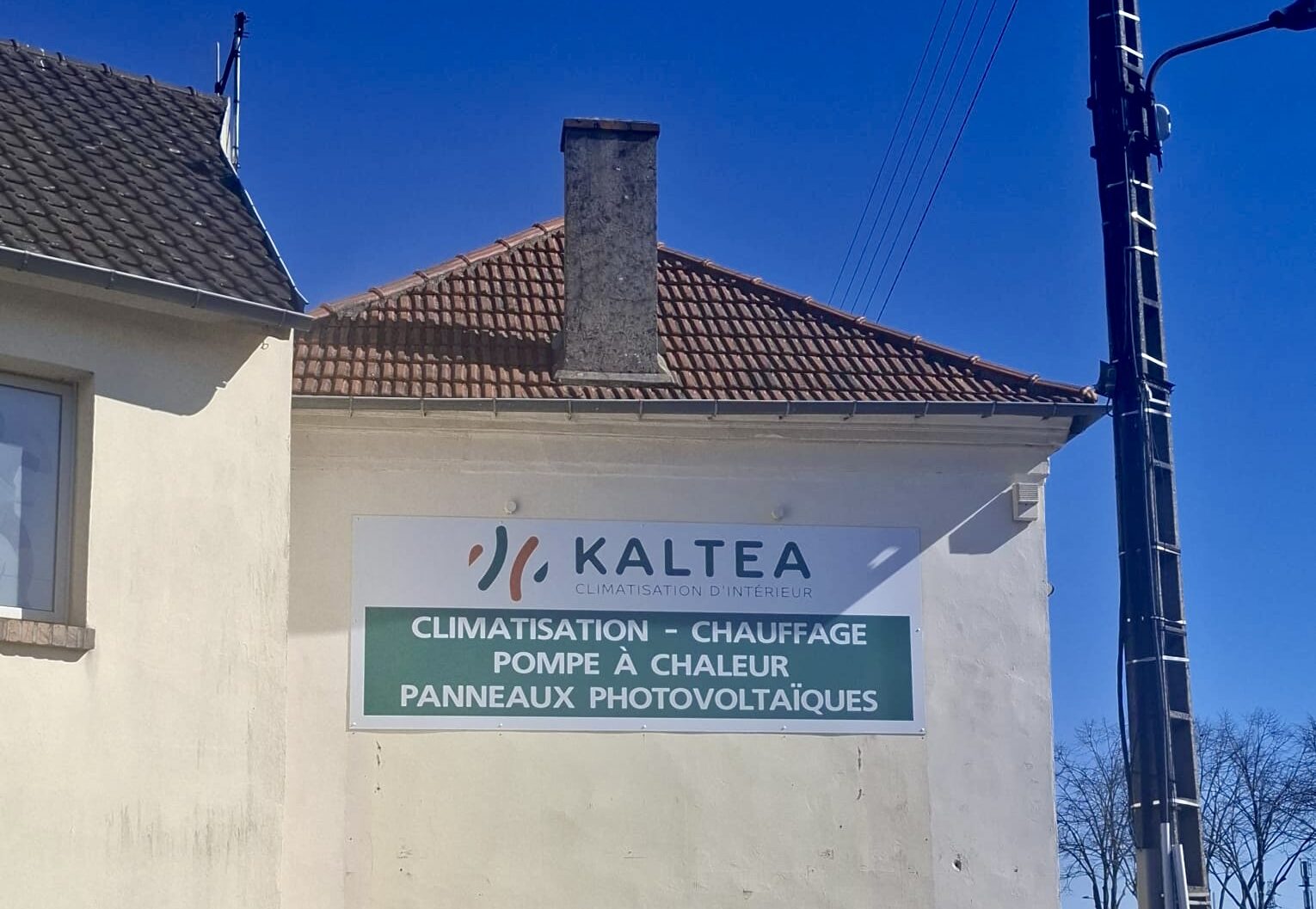 La devanture de l'agence KALTEA Coignières, spécialiste du chauffage et de la climatisation