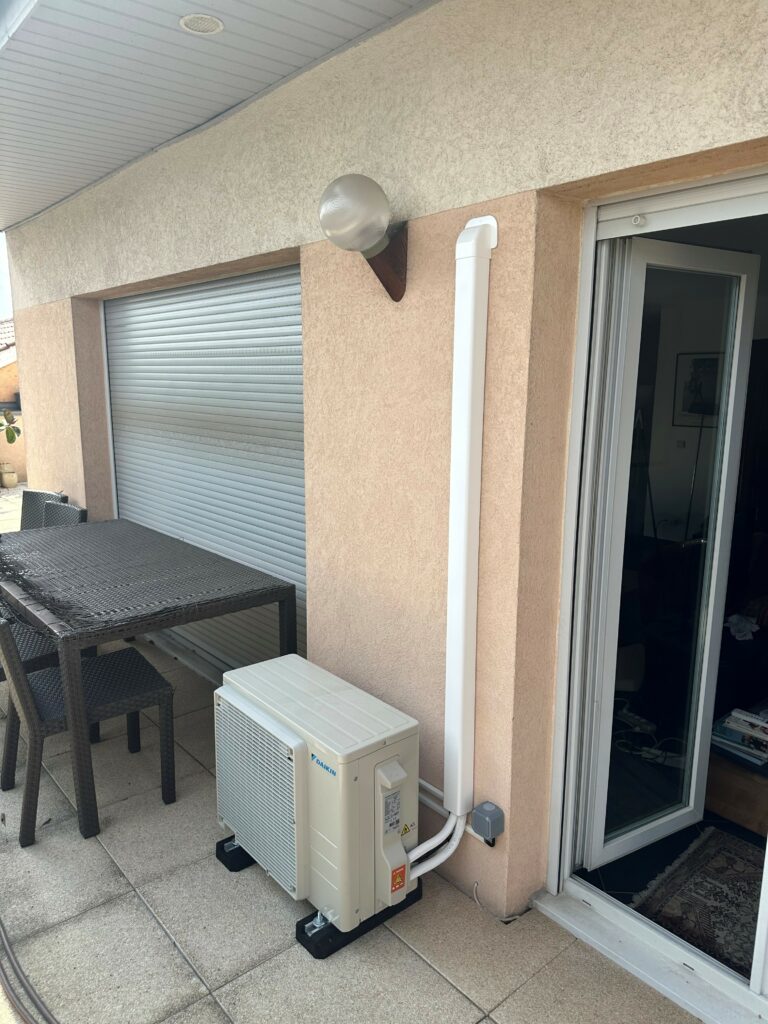 Installation d'un groupe extérieur Daikin à Lyon Ouest