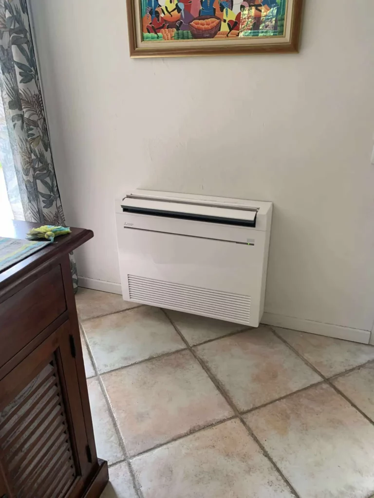Installation d'une climatisation réversible console mitsubishi à Néoules par KALTEA Le Luc