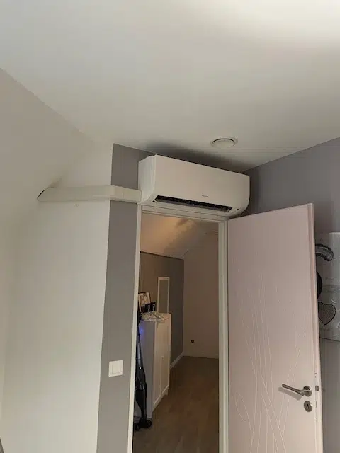 Installation d'une climatisation réversible Daikin bisplit sensira à Héming par KALTEA Sarrebourg