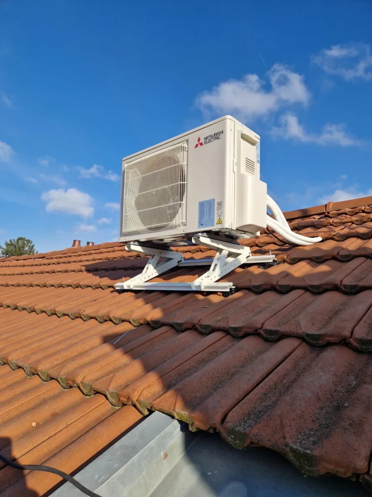 Installation d'un groupee exérieur pour un bi-split Mitsubishi 5000W à Champagne au mont d'or par Kaltea Lyon Ouest