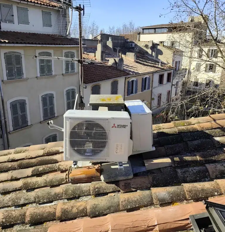 Installation de 2 groupes extérieurs pour des climatisations Mitsubishi Electric HR25 et HR35 à Martigues par Kaltea Aix en Provence