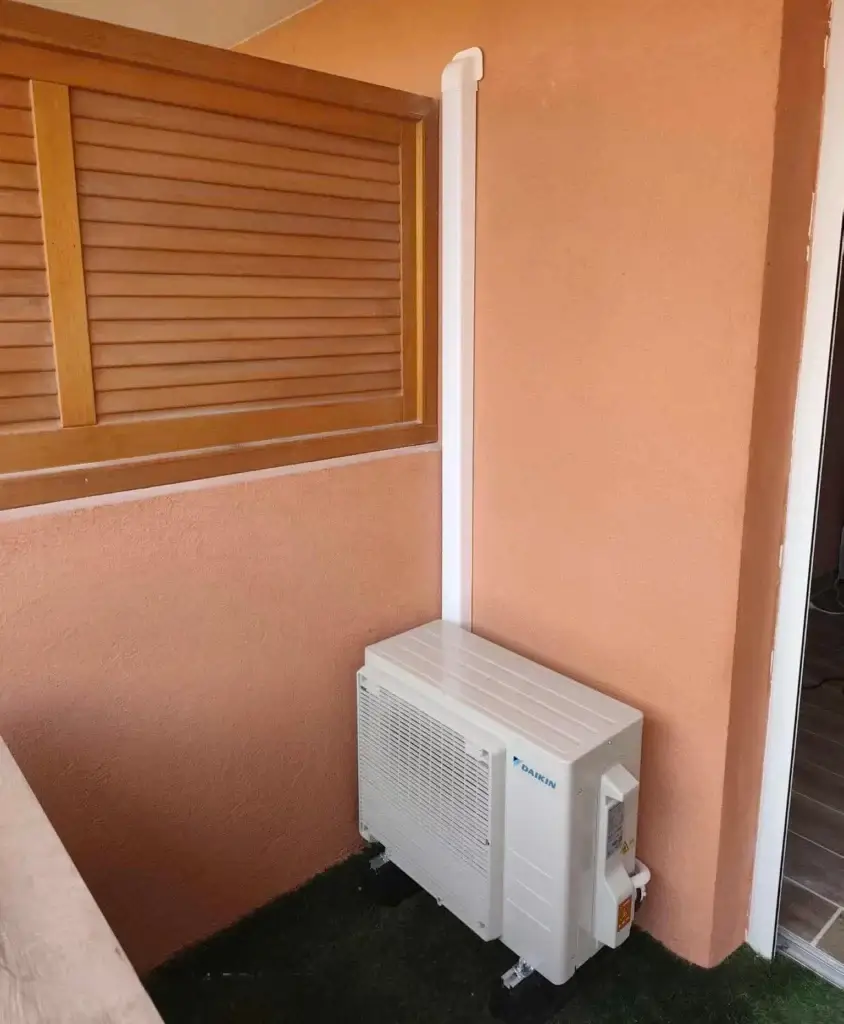 Installation d'un groupe extérieur pour une climatisation Bi-split et mono split Daikin à Aix en provence par KALTEA Aix