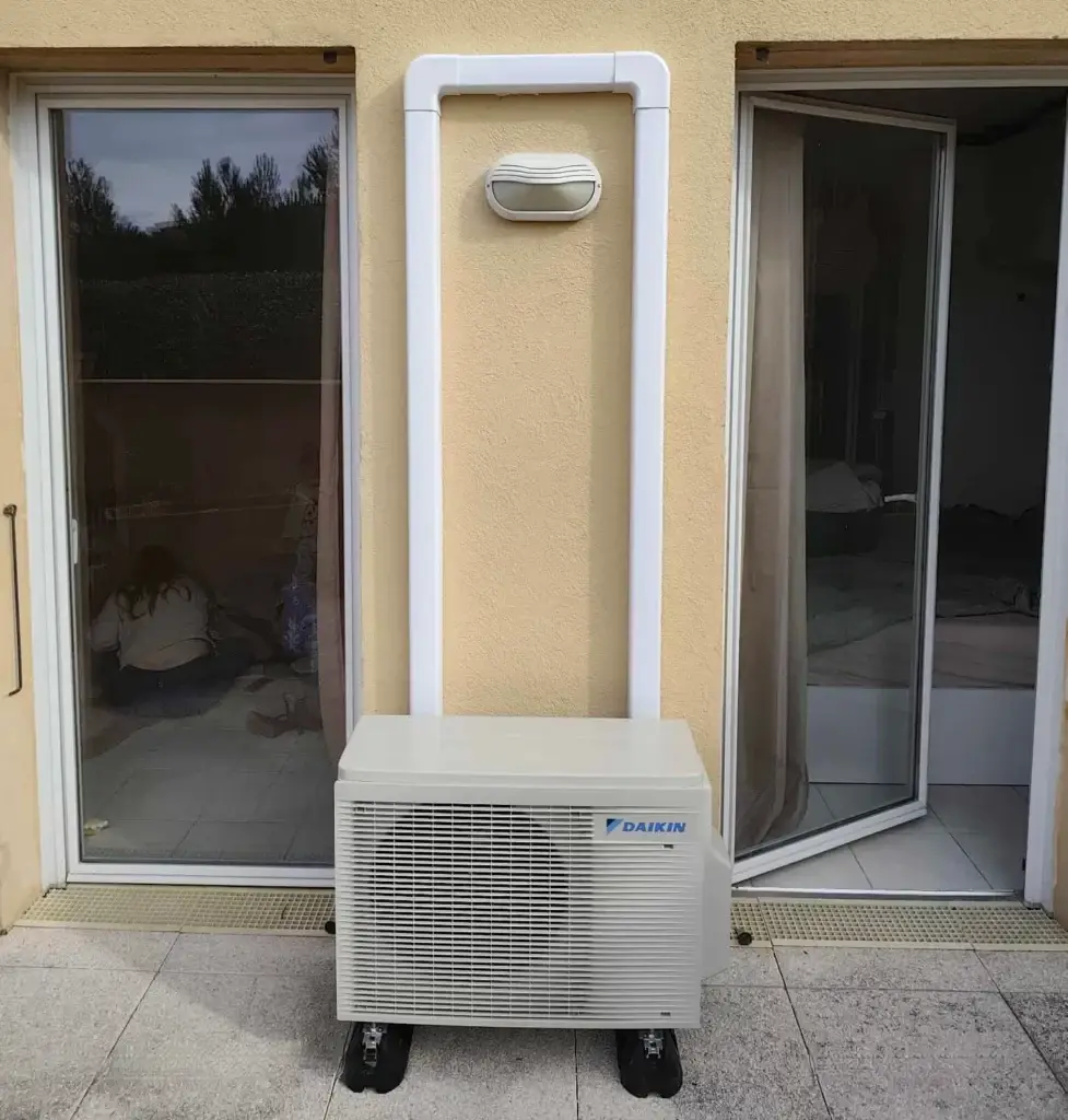 Installation d'un groupe extérieur pour une climatisation Bi-split et mono split Daikin à Aix en provence par KALTEA Aix