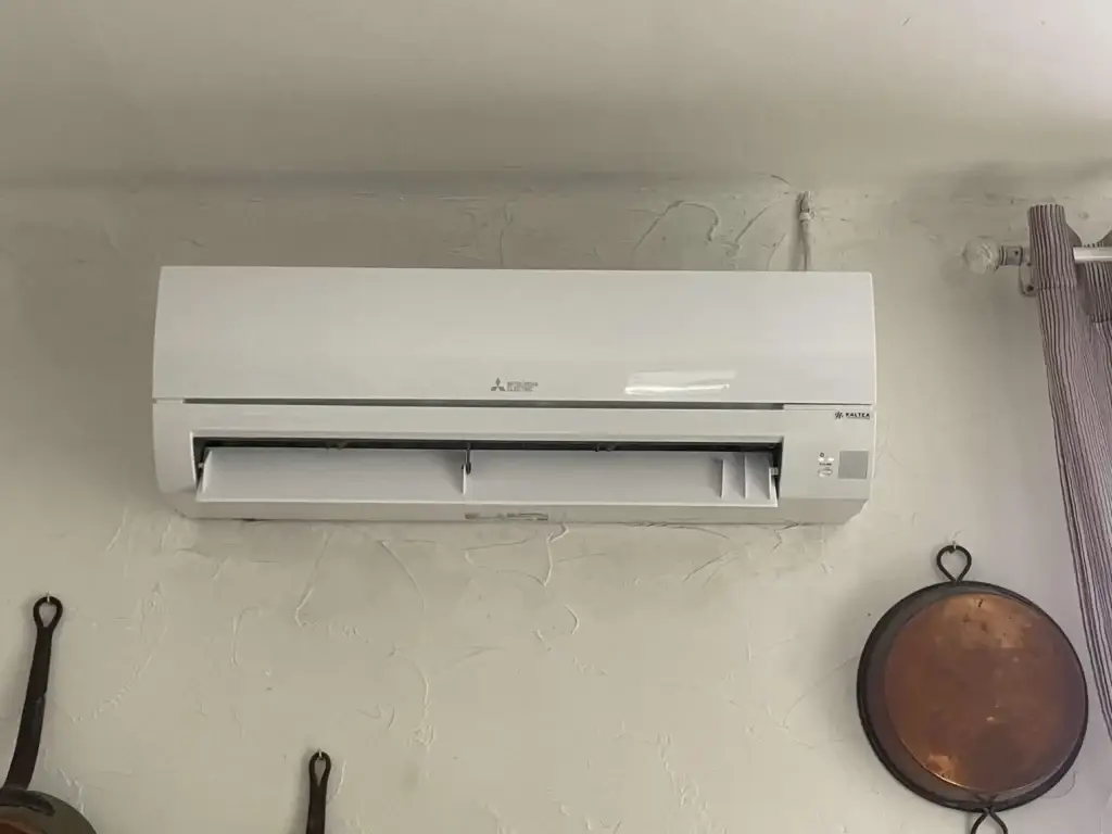 Installation climatisation réversible Mitsubishi electric HR50 à Gonfaron par KALTEA Le Luc