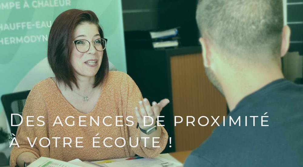 Des agences de proximité à votre écoute ! L'assistante administrif en train de discuter avec un client KALTEA