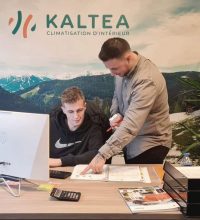 équipe de l'agence kaltea nancy à leur bureau