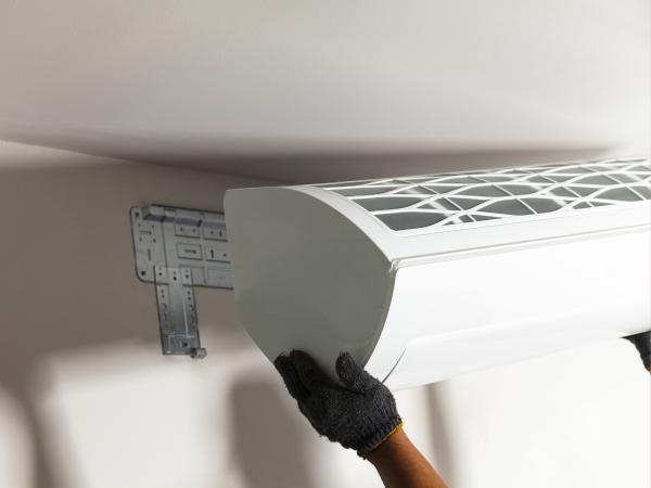Dépannage d'une climatisation réversible par un technicien KALTEA.